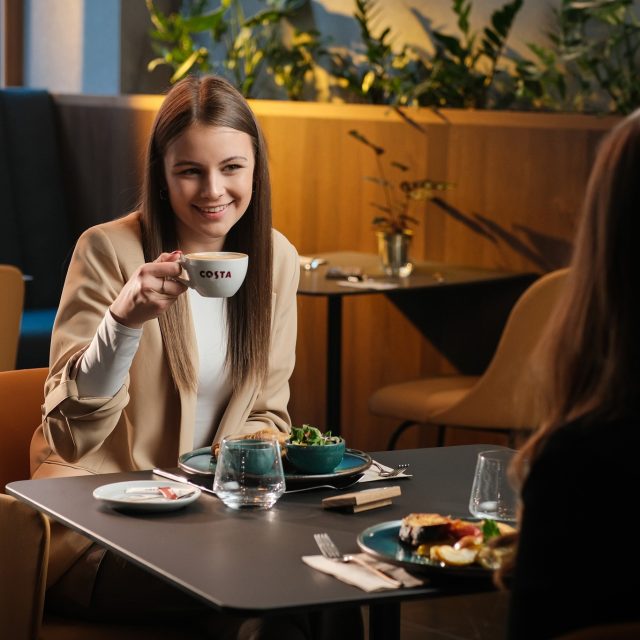 ☀️ Reggeli hangulat a Palatinusban
Friss kávé, finom reggeli, madárcsicsergés és Pécs csendes, történelmi utcái – így indul a nap nálunk. 

☀️ Morning vibes at Palatinus
Fresh coffee, tasty breakfast, birdsong, and the quiet, historic streets of Pécs – that’s how our day starts. 

#morningvibes #reggelihangulat  #slowtravel #boutiqueexperience #palatinusvibes #boutiquevibes #pécsiélmény #palatinusélmény #pécsireggel #visitpécs #iránypécs #hotellife #luxurytravel #cityhotel #hotelboutique #palatinusboutiquehotel #boutiquehotels #pécs