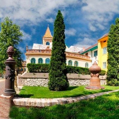 🏨 Egy tökéletes hétvége Pécsett? 🎭
Zsolnay Negyed művészet, villányi bor és a Palatinus Boutique Hotel kényelme – mindez egy csomagban. 🍷

🏨 Perfect weekend in Pécs? 🎭
Culture at Zsolnay Quarter, wine from Villány, and a stylish stay with us. 🍷

#palatinusboutiquehotel #pécsweekend #zsolnayNegyed #boutiquegetaway #villánywine #visitpécs #boréskultúra #wineandart